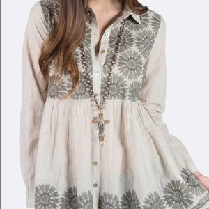 Ivy Jane embroidered sunflower top